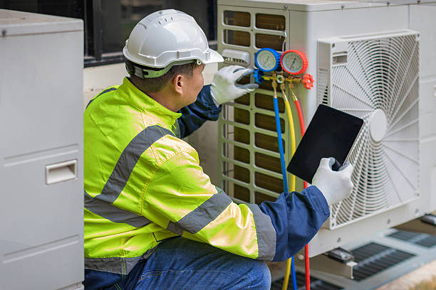 Professional Hvac technician working in Keystone, FL